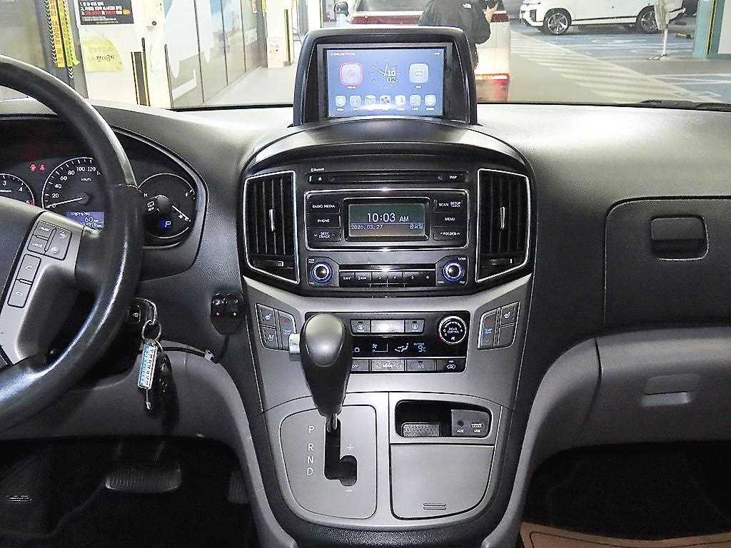 Hyundai Starex — photo 11