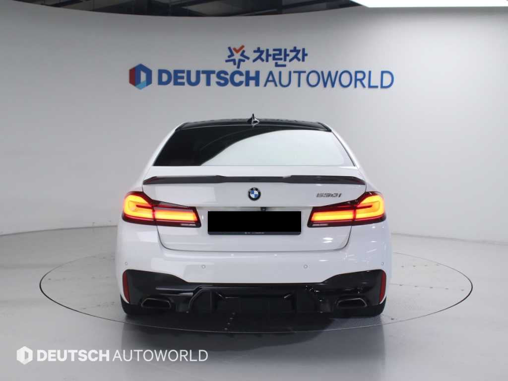BMW 5-Series — photo 04
