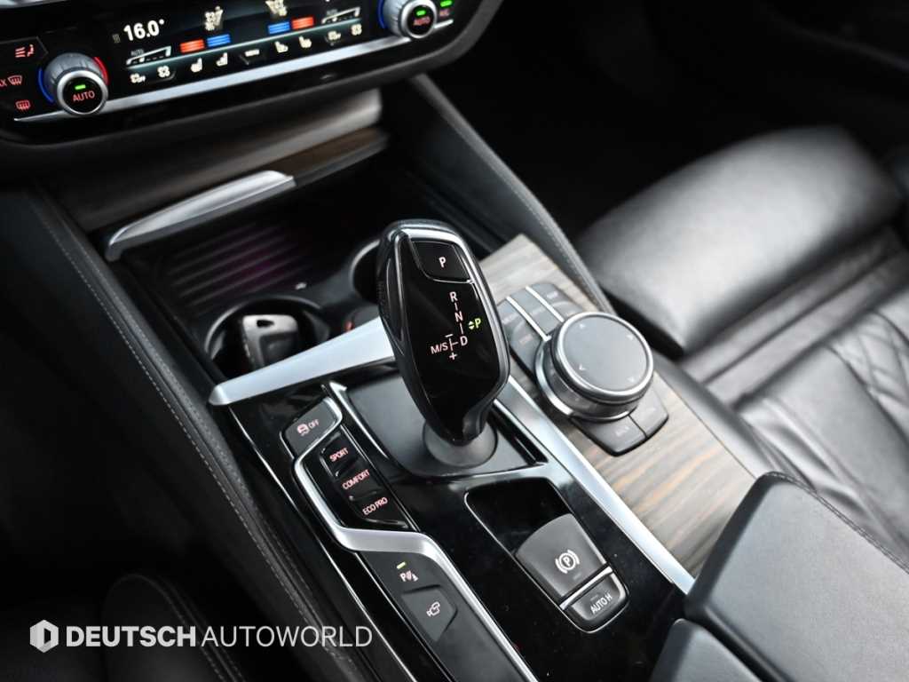 BMW 5-Series — photo 09