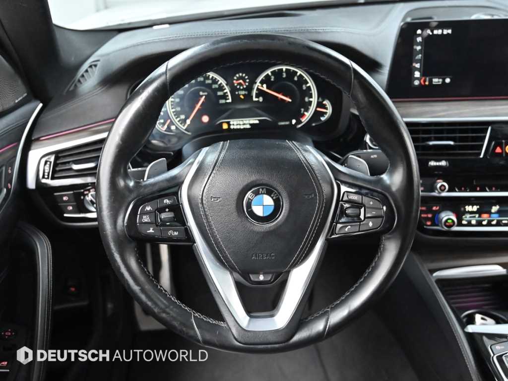 BMW 5-Series — photo 13