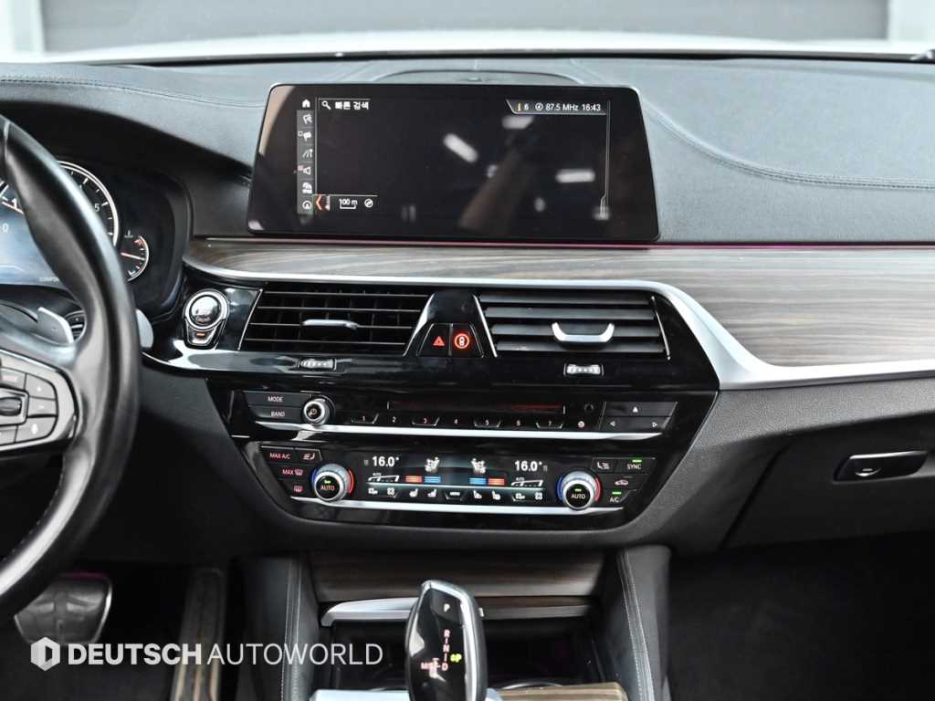 BMW 5-Series — photo 14