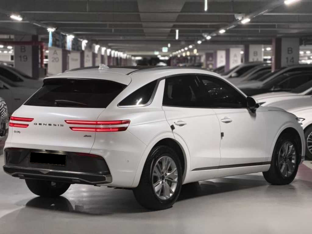 Genesis GV70 — photo 02