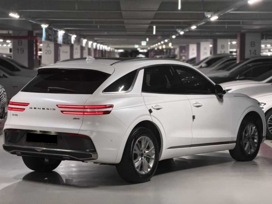 Genesis GV70 — photo 02