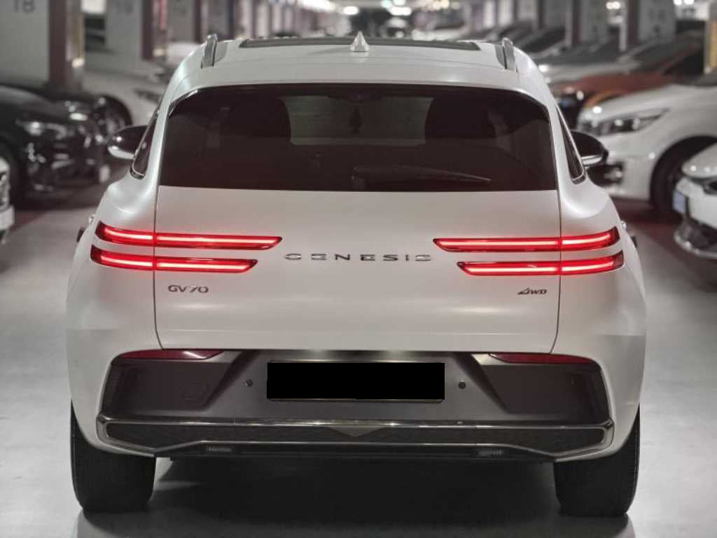 Genesis GV70 — photo 04
