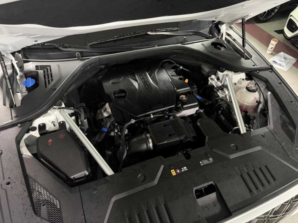Genesis GV70 — photo 05