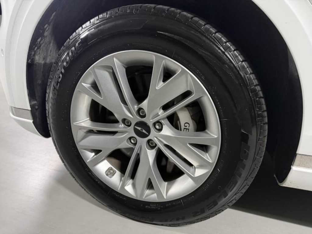 Genesis GV70 — photo 06