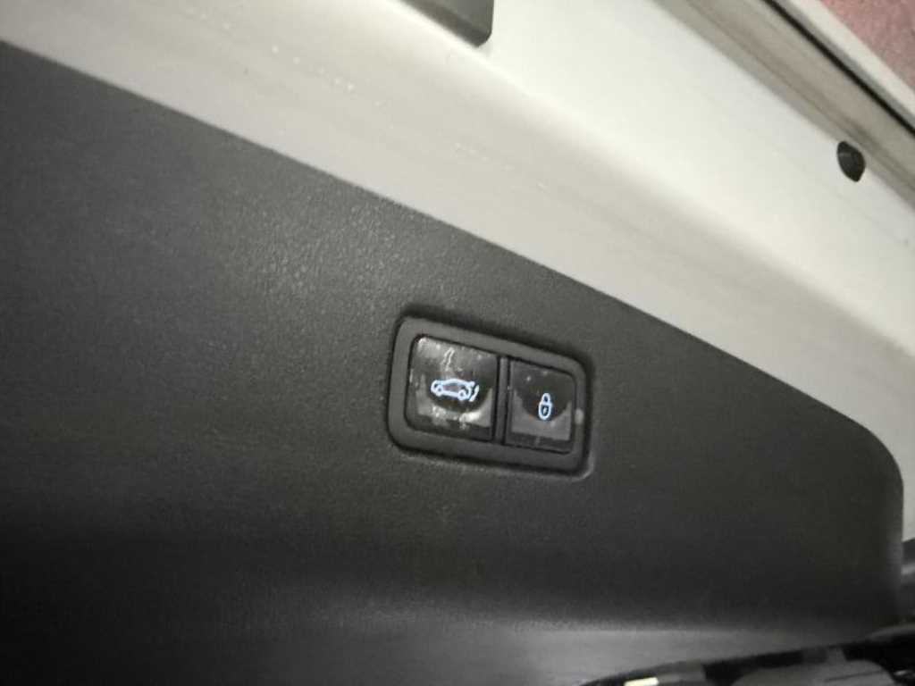 Genesis GV70 — photo 07