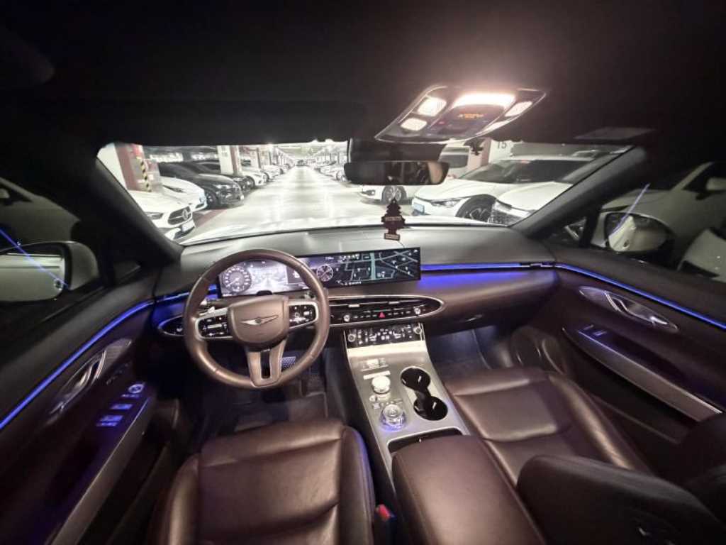 Genesis GV70 — photo 09