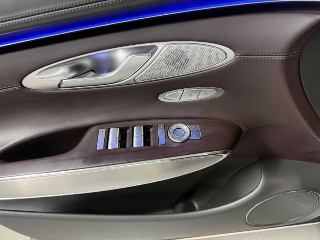 Genesis GV70 — photo 12