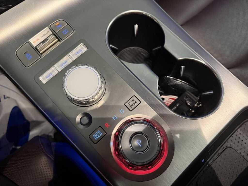 Genesis GV70 — photo 14