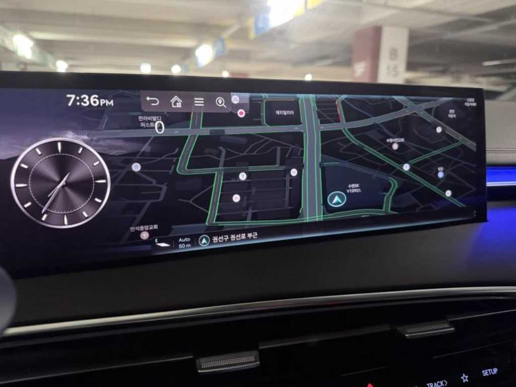 Genesis GV70 — photo 17