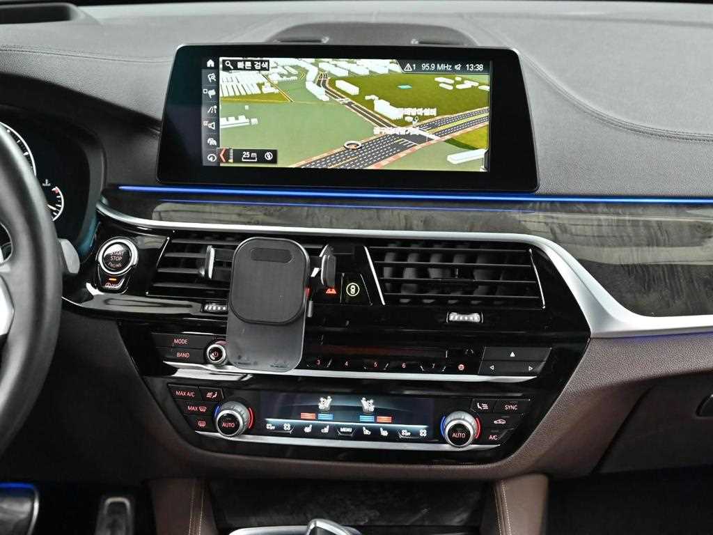 BMW Gran Turismo — photo 14