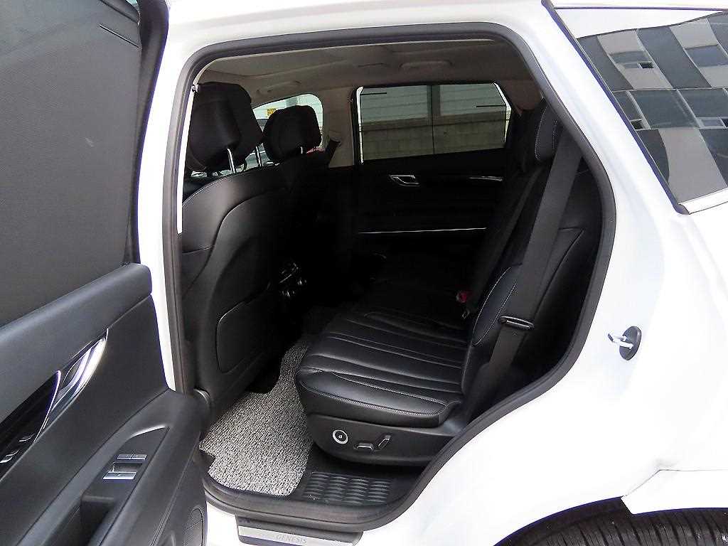 Genesis GV80 — photo 06