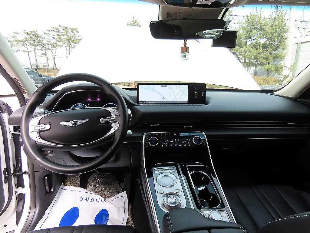 Genesis GV80 — photo 07