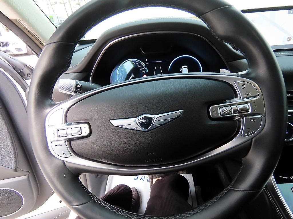 Genesis GV80 — photo 08