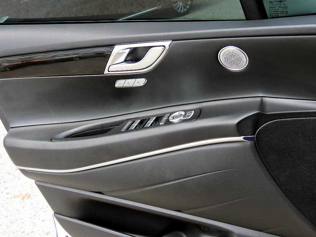 Genesis GV80 — photo 12