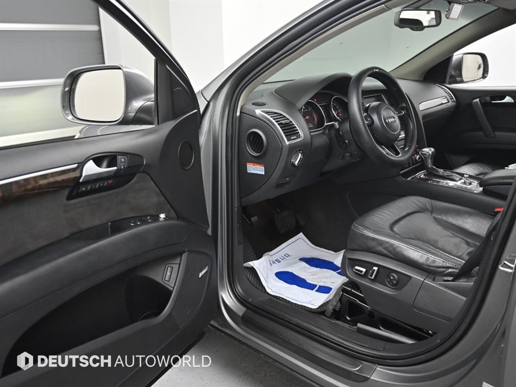 Audi Q7 — photo 10