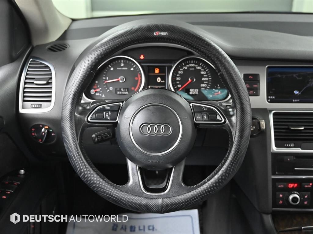 Audi Q7 — photo 12