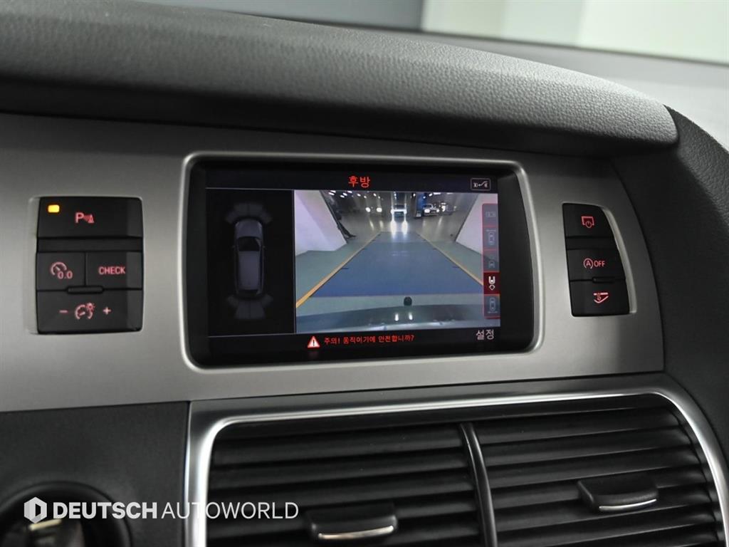 Audi Q7 — photo 14