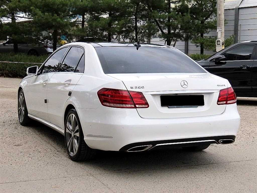 Mercedes-Benz E-Class — photo 03