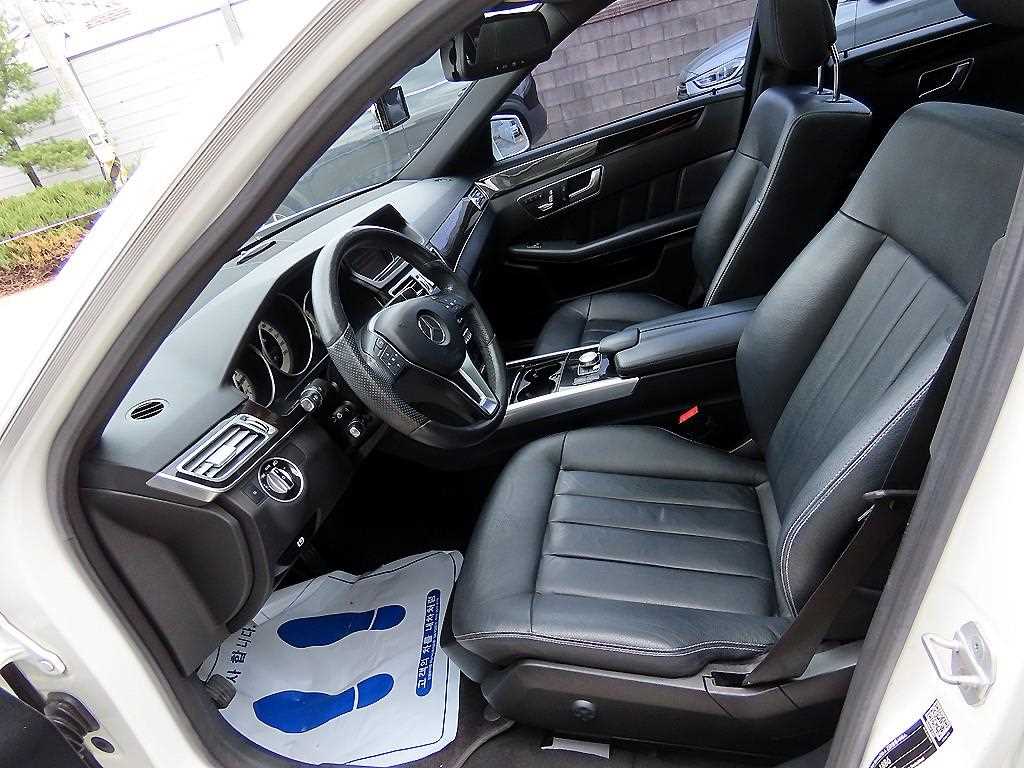 Mercedes-Benz E-Class — photo 05