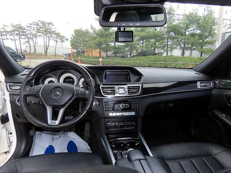 Mercedes-Benz E-Class — photo 07