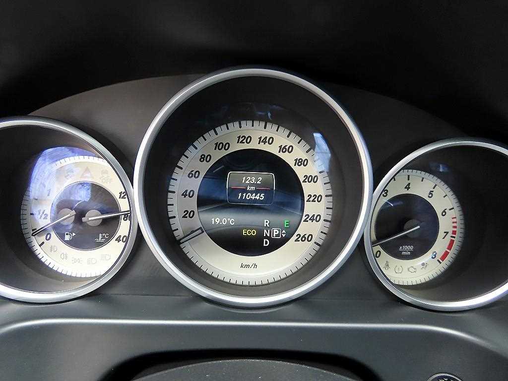 Mercedes-Benz E-Class — photo 09