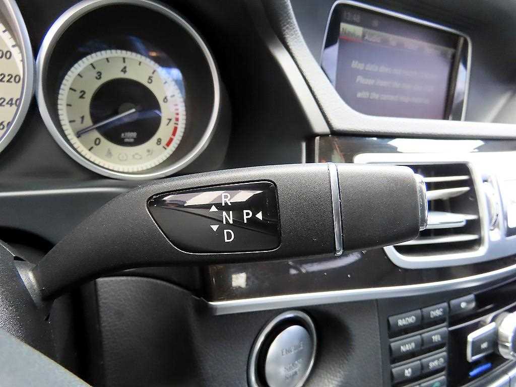 Mercedes-Benz E-Class — photo 10
