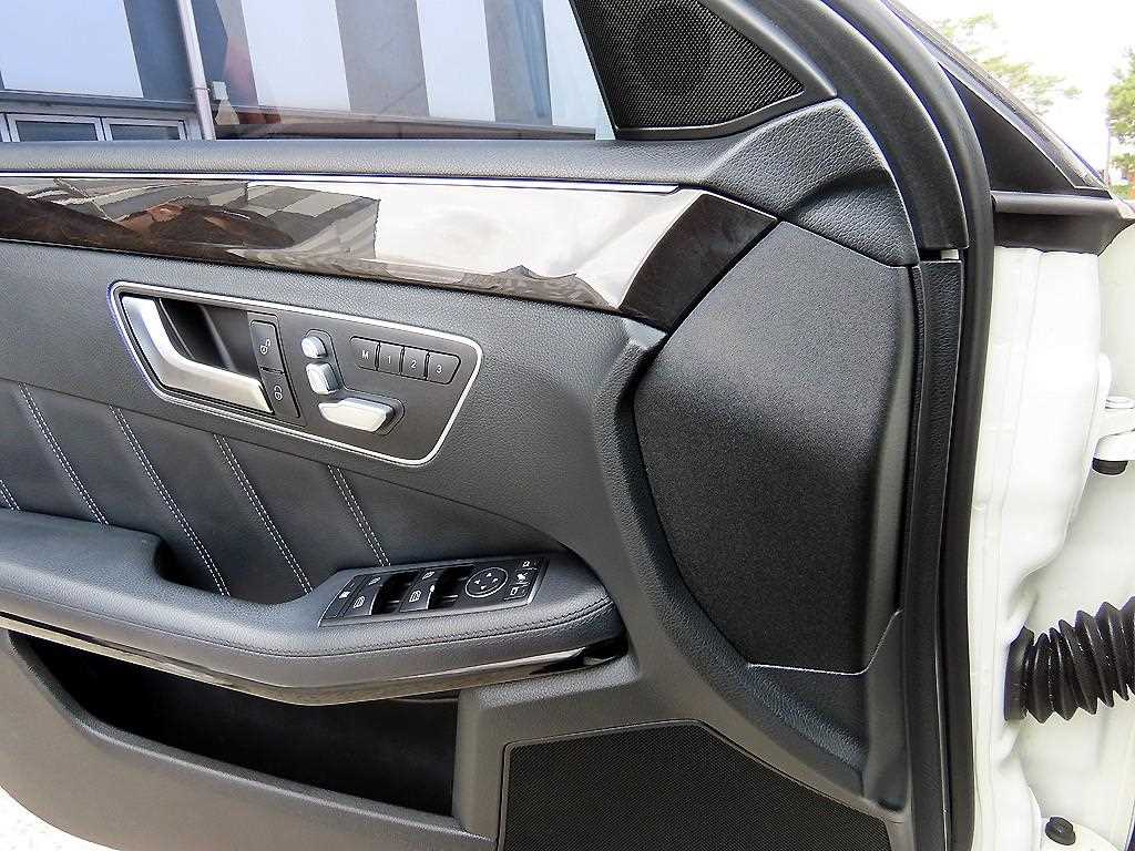 Mercedes-Benz E-Class — photo 11