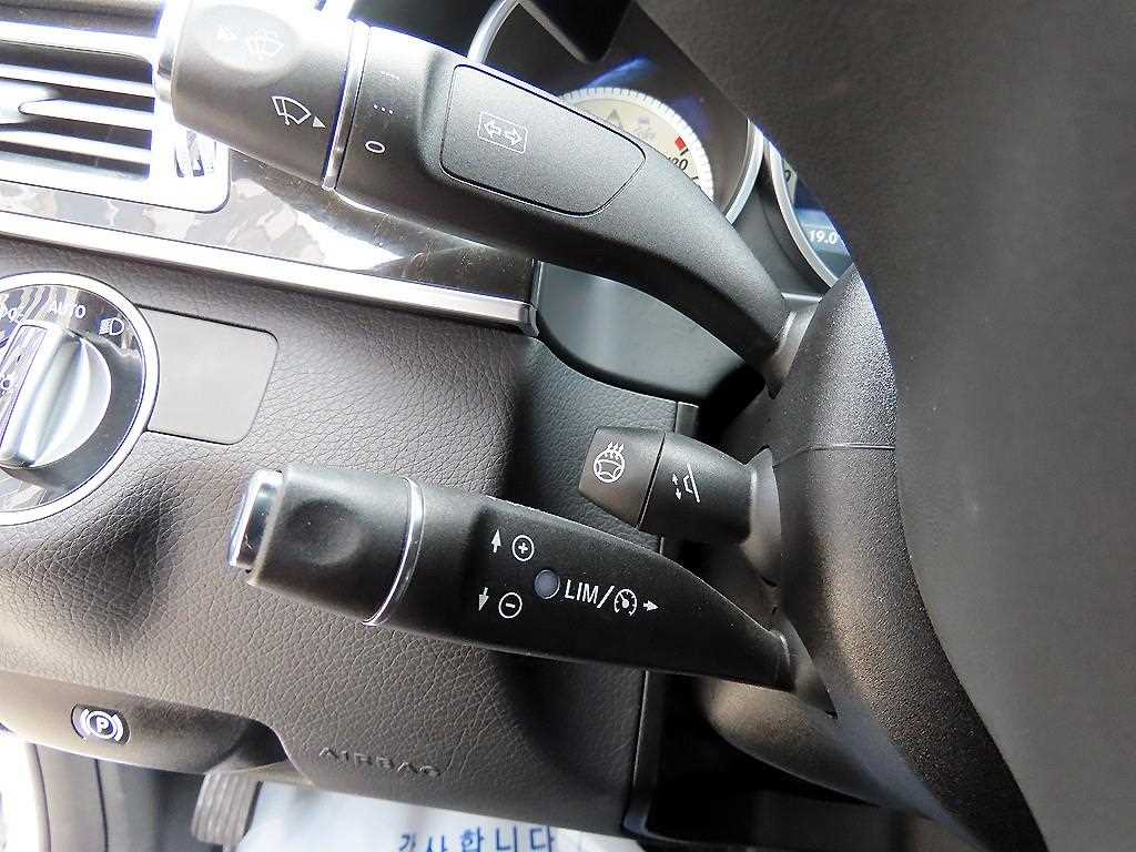 Mercedes-Benz E-Class — photo 12