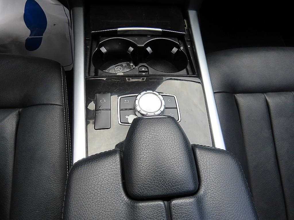 Mercedes-Benz E-Class — photo 13