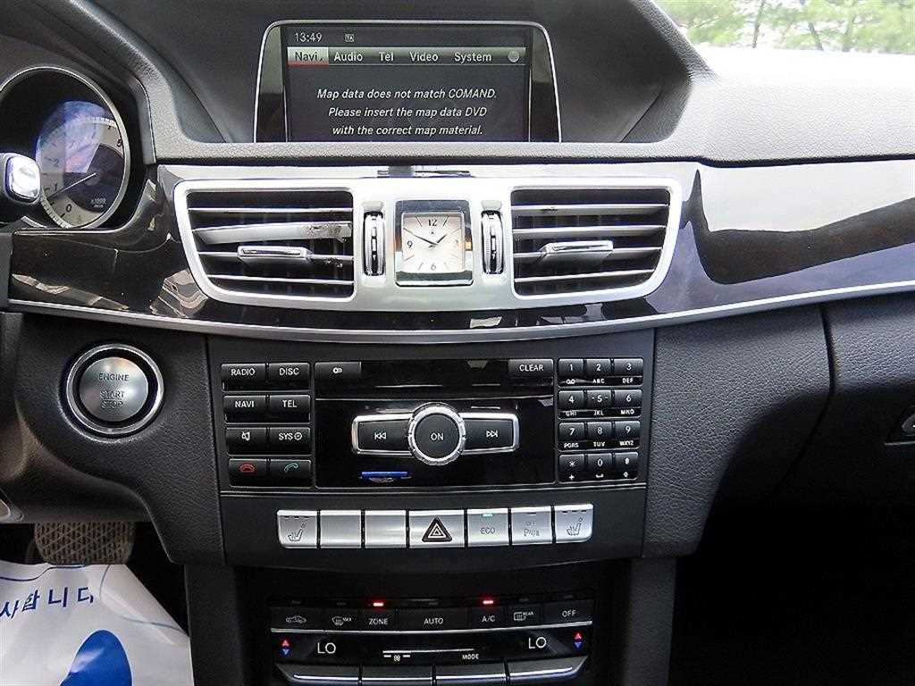 Mercedes-Benz E-Class — photo 14