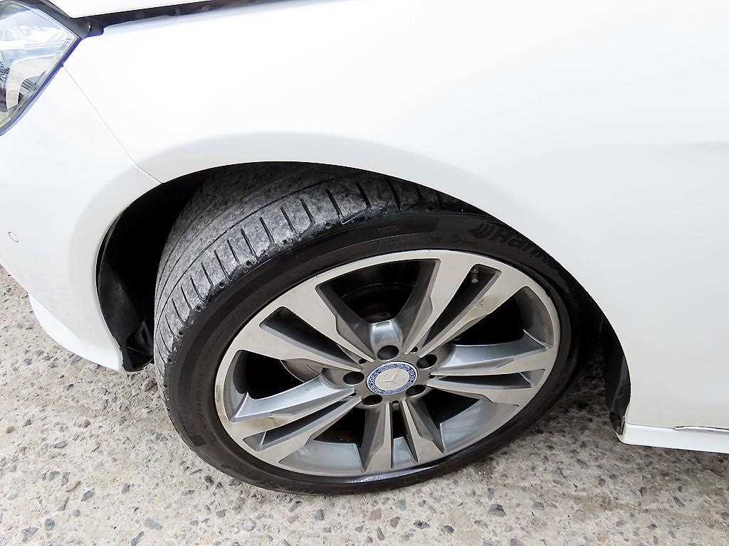 Mercedes-Benz E-Class — photo 19