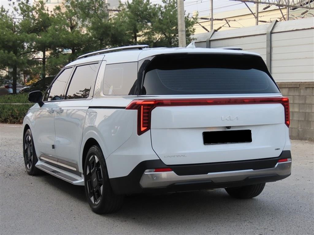 Kia Carnival — photo 03