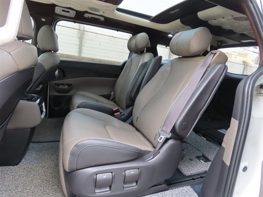 Kia Carnival — photo 08