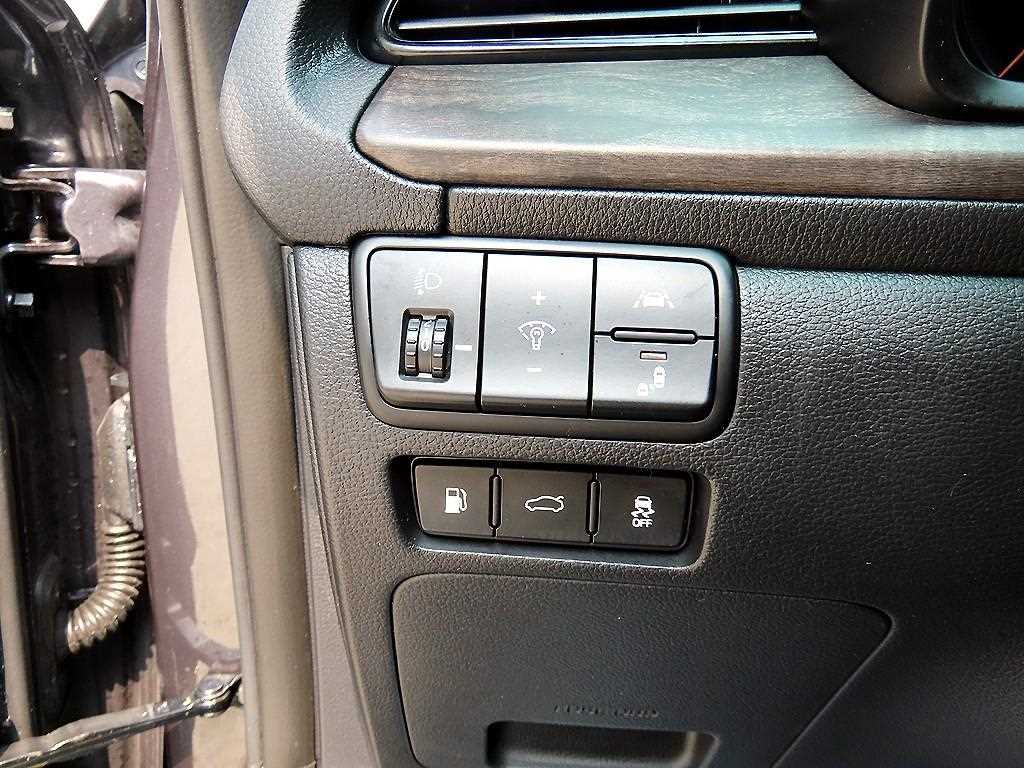 Kia K7 — photo 12