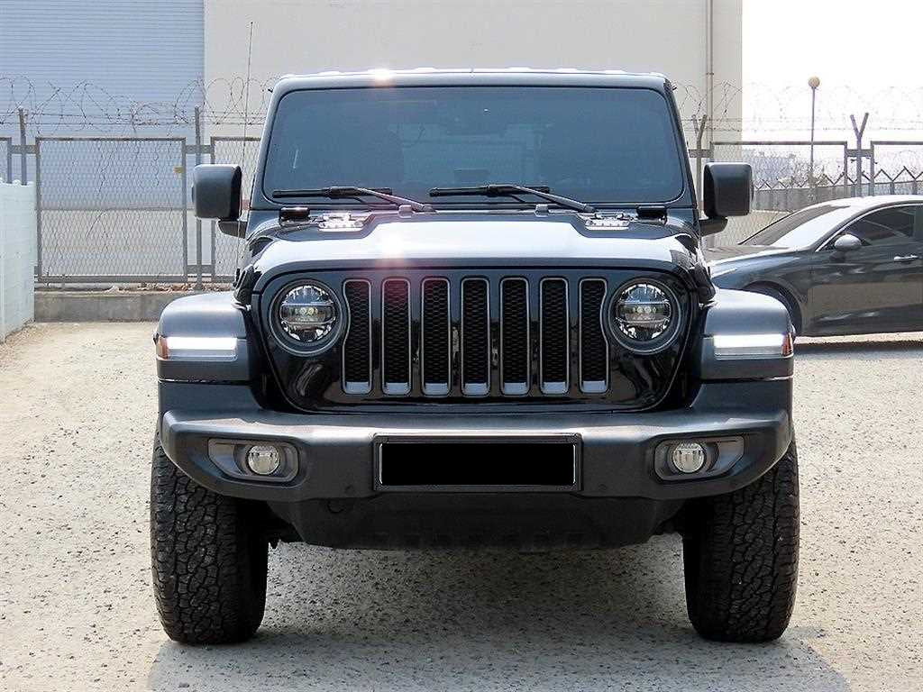 Jeep Wrangler — photo 01