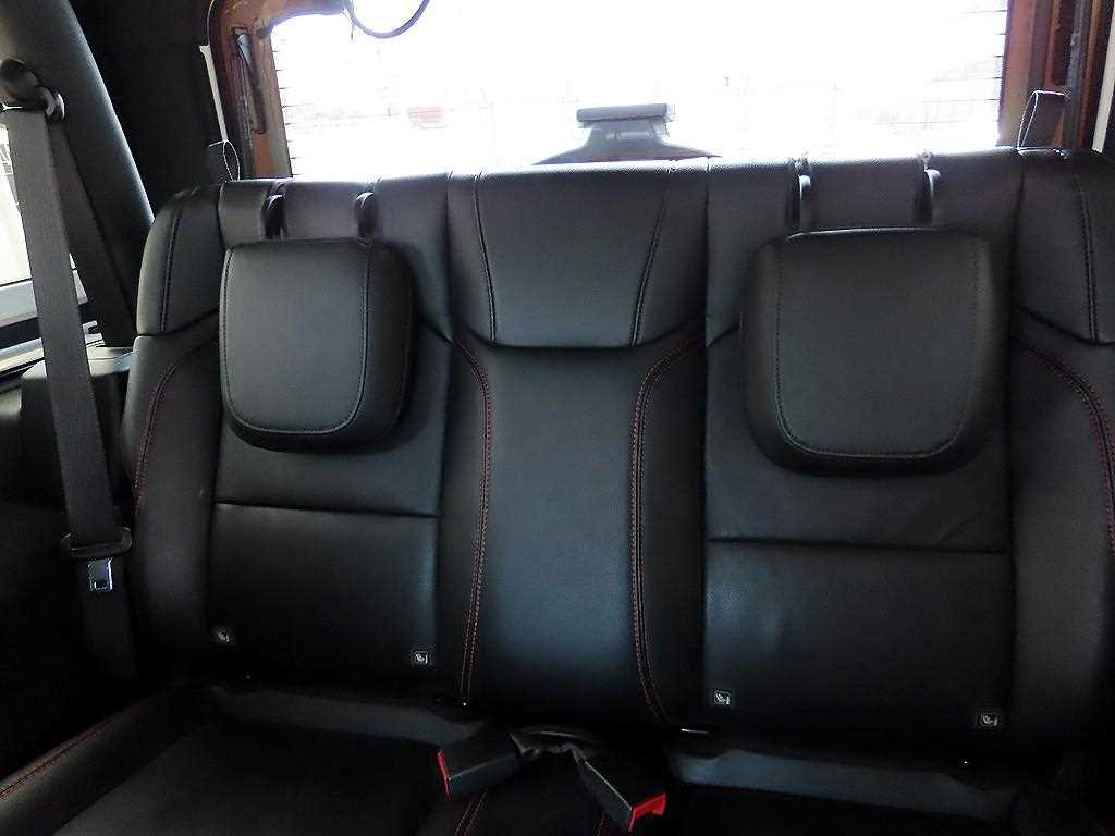 Jeep Wrangler — photo 06