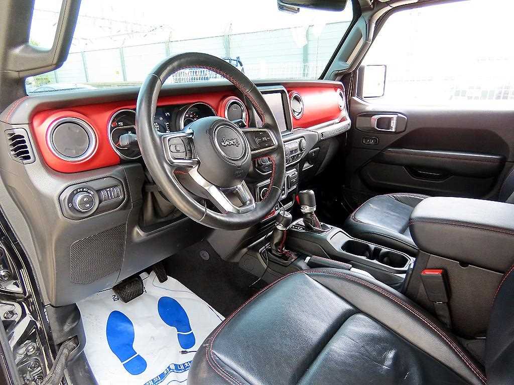 Jeep Wrangler — photo 07