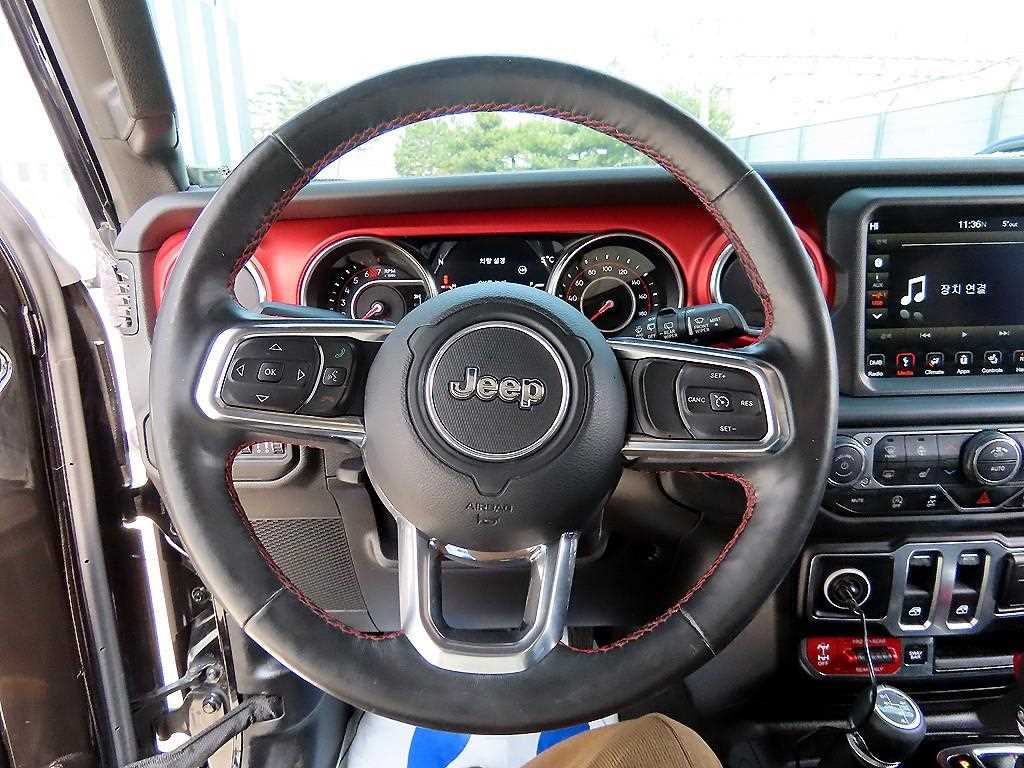 Jeep Wrangler — photo 08