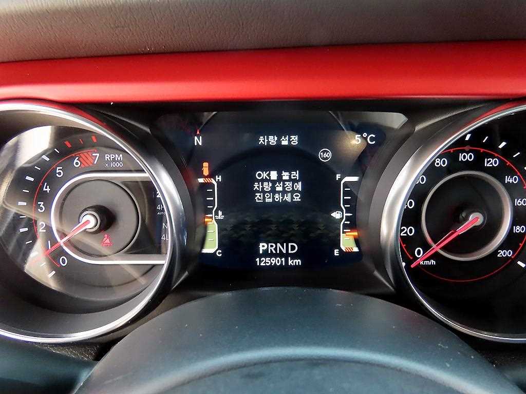 Jeep Wrangler — photo 09