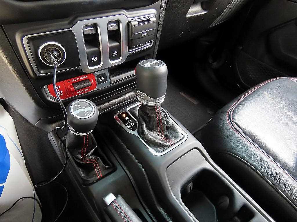 Jeep Wrangler — photo 10