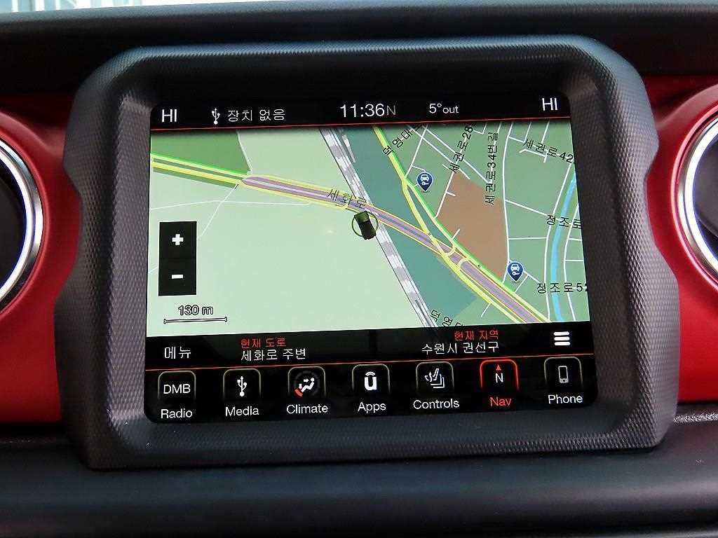 Jeep Wrangler — photo 13