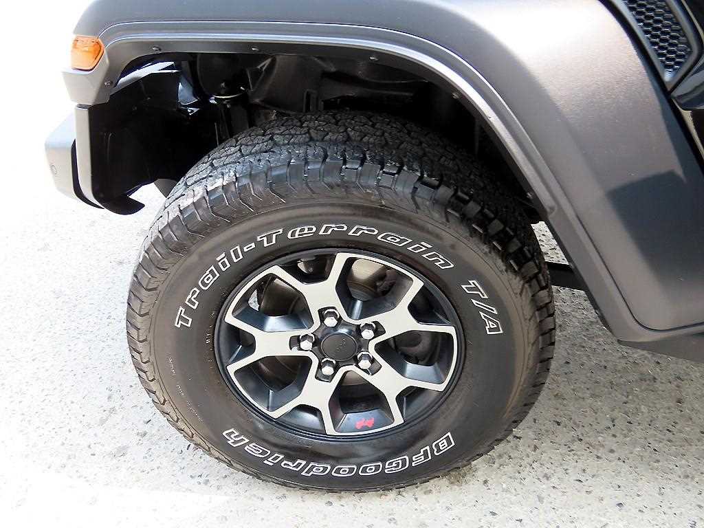 Jeep Wrangler — photo 18