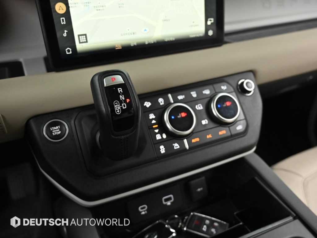 Land Rover Defender — photo 09