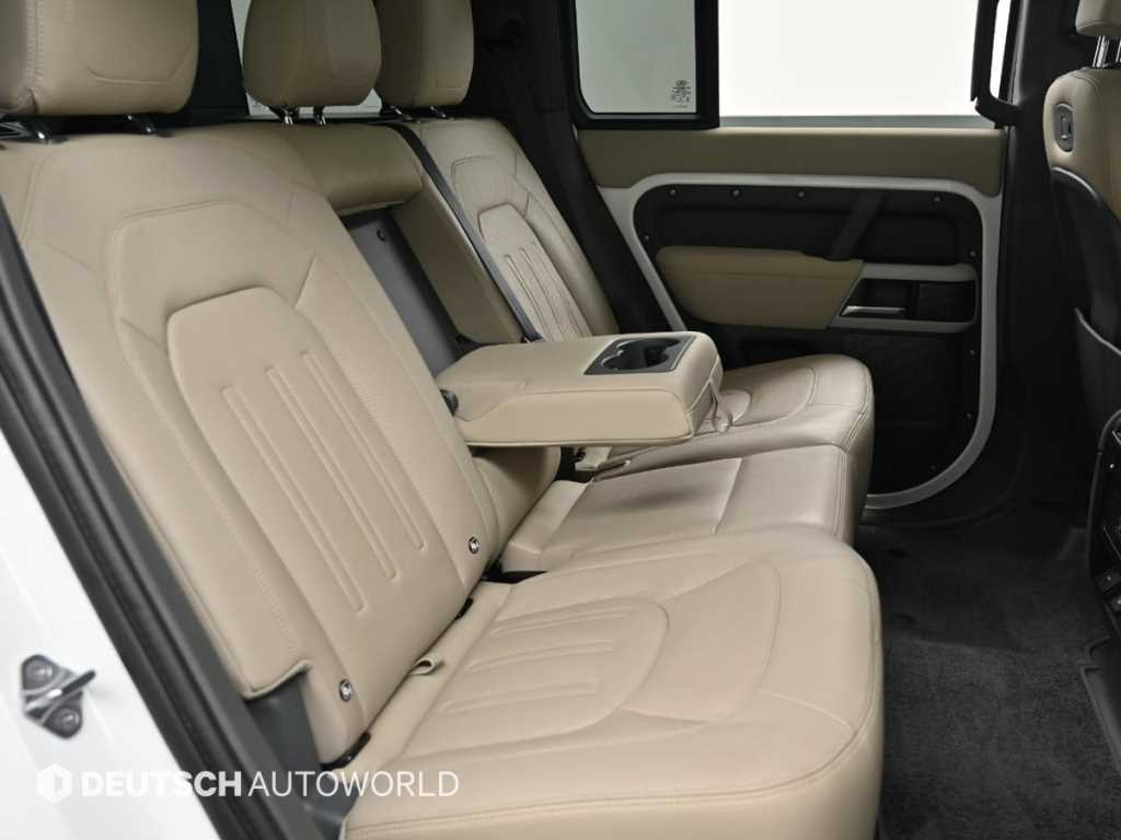 Land Rover Defender — photo 12