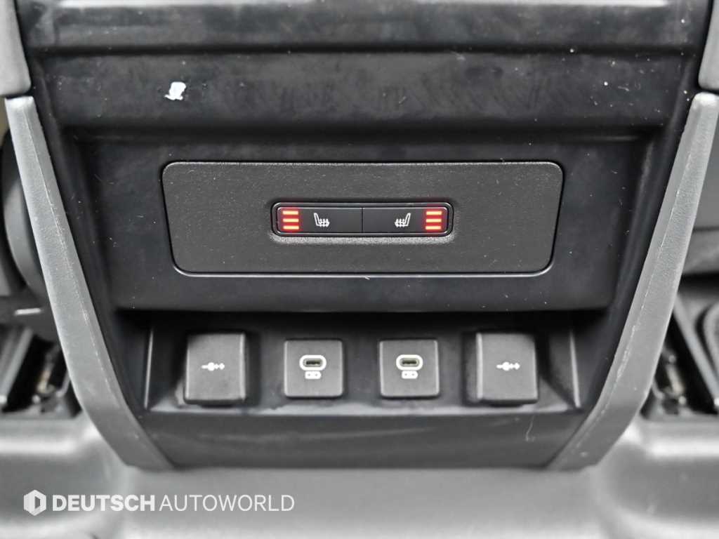 Land Rover Defender — photo 16