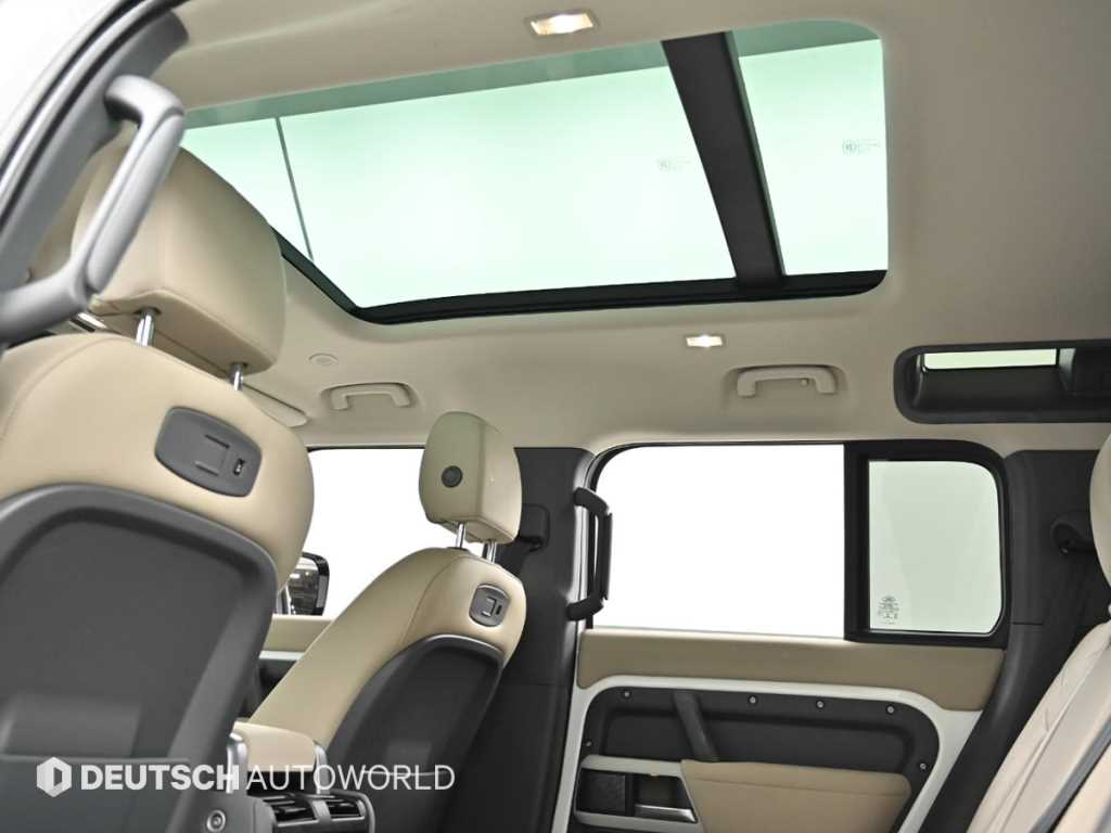 Land Rover Defender — photo 18