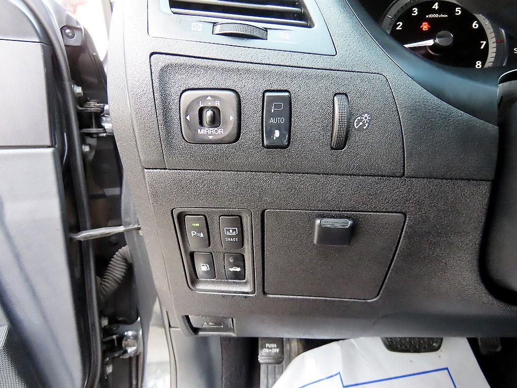 Lexus ES — photo 12