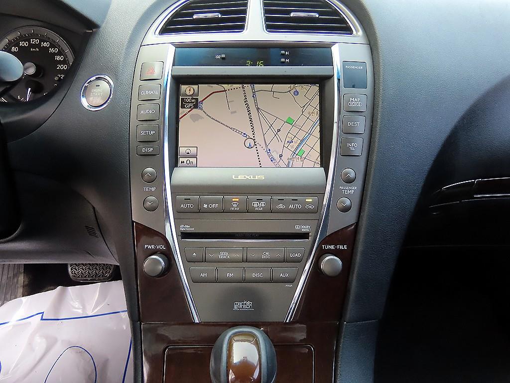 Lexus ES — photo 13